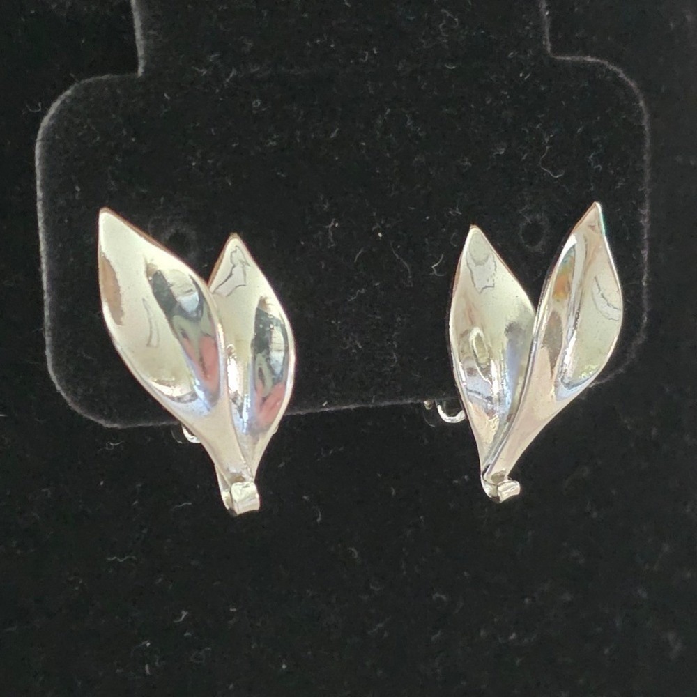 Vintage Silver Tone Double Leaf Clip On Earrings Botanical Modernist‎ Jewelry - Picture 3 of 6